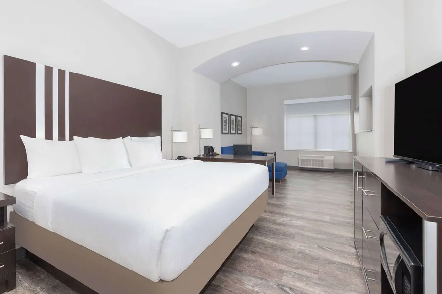La Quinta Inn & Suites by Wyndham Tyler - University Area hotel detail image 6