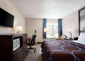 Super 8 by Wyndham Gulfport Airport NW/Near Biloxi hotel thumbnail 8