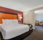 La Quinta Inn & Suites by Wyndham Myrtle Beach Broadway Area hotel detail image 4