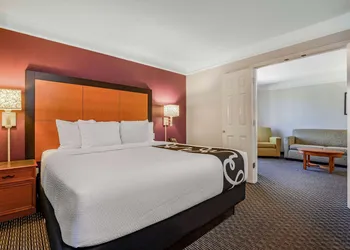 La Quinta Inn & Suites by Wyndham Myrtle Beach Broadway Area hotel thumbnail 4