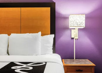 La Quinta Inn & Suites by Wyndham Myrtle Beach Broadway Area hotel thumbnail 5
