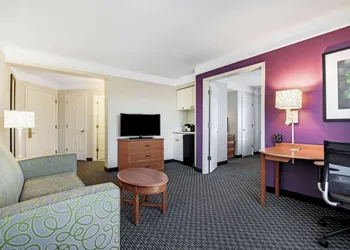 La Quinta Inn & Suites by Wyndham Myrtle Beach Broadway Area hotel thumbnail 6