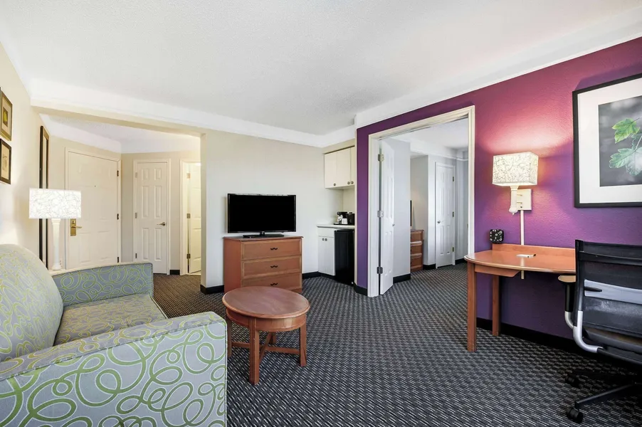 La Quinta Inn & Suites by Wyndham Myrtle Beach Broadway Area hotel detail image 6