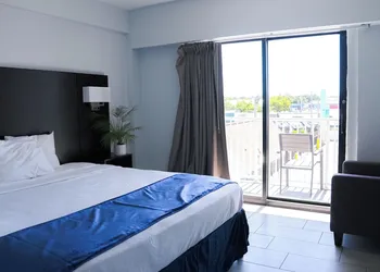 Sun and Sand Resort Oceanfront Suites hotel thumbnail 4
