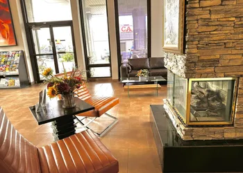 Discovery Inn hotel thumbnail 2