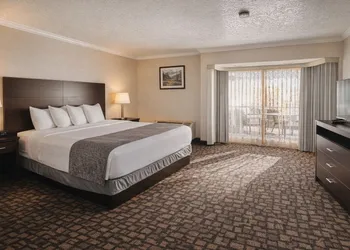 Discovery Inn hotel thumbnail 5