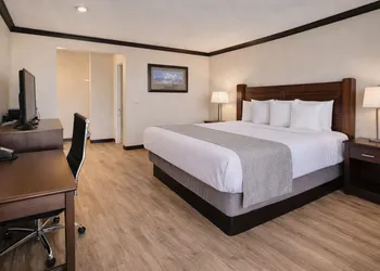 Discovery Inn hotel thumbnail 8