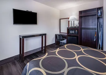Super 8 by Wyndham San Diego Hotel Circle hotel thumbnail 7