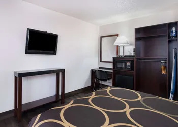 Super 8 by Wyndham San Diego Hotel Circle hotel thumbnail 8