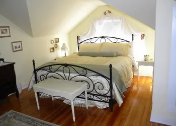 The Decker House Bed & Breakfast hotel thumbnail 2
