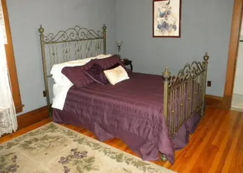 The Decker House Bed & Breakfast hotel thumbnail 5