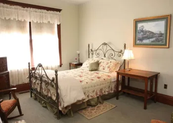 The Decker House Bed & Breakfast hotel thumbnail 7
