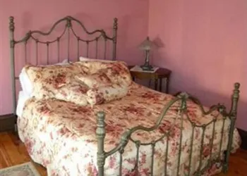The Decker House Bed & Breakfast hotel thumbnail 8