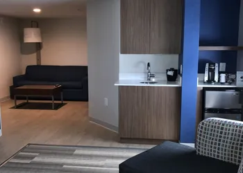 Holiday Inn Express & Suites Miami Airport East by IHG hotel thumbnail 3