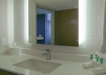 Holiday Inn Express & Suites Miami Airport East by IHG hotel thumbnail 7