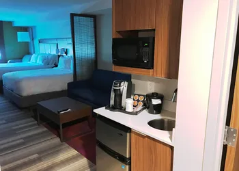 Holiday Inn Express & Suites Miami Airport East by IHG hotel thumbnail 8