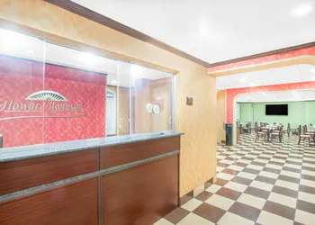 Howard Johnson by Wyndham North Bergen hotel thumbnail 2