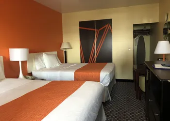 Howard Johnson by Wyndham North Bergen hotel thumbnail 7