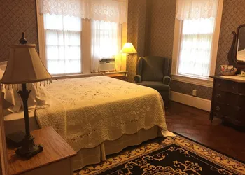 Red Lion Bed & Breakfast hotel thumbnail 8