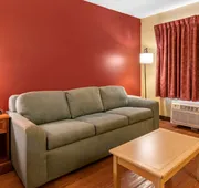 Econo Lodge Inn & Suites Maingate Central hotel detail image 3