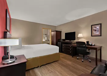 Quality Inn Wayne - Fairfield Area hotel thumbnail 5