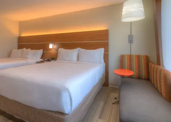 Holiday Inn Express & Suites Tulsa Midtown by IHG hotel thumbnail 5