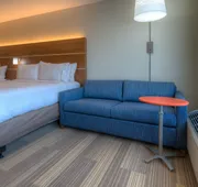 Holiday Inn Express & Suites Tulsa Midtown by IHG hotel detail image 7