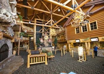 Great Wolf Lodge Kansas City hotel thumbnail 2