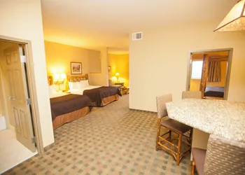 Great Wolf Lodge Kansas City hotel thumbnail 3