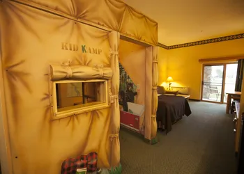 Great Wolf Lodge Kansas City hotel thumbnail 5
