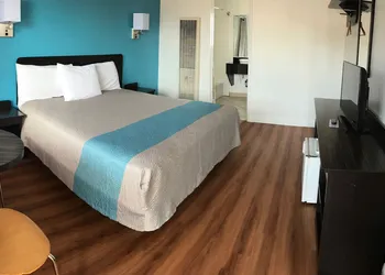 Main & Salt hotel thumbnail 3