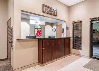 Super 8 by Wyndham Bismarck hotel thumbnail 2