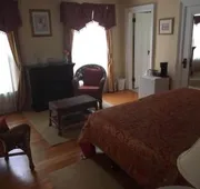 Four Creeks Bed & Breakfast hotel detail image 5