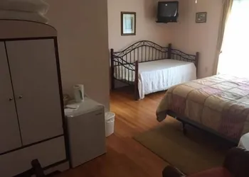Four Creeks Bed & Breakfast hotel thumbnail 6