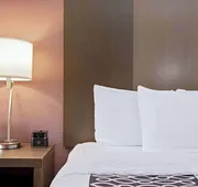 La Quinta Inn & Suites by Wyndham Fayetteville hotel detail image 3