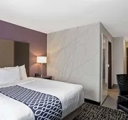 La Quinta Inn & Suites by Wyndham Fayetteville hotel detail image 4