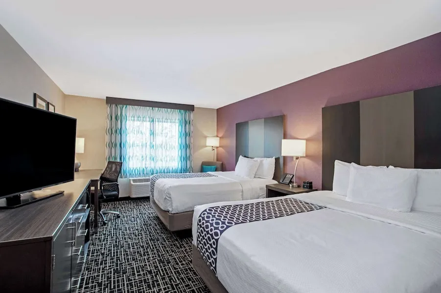La Quinta Inn & Suites by Wyndham Fayetteville hotel detail image 6