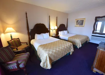 Clarion Hotel Mackinaw City Beachfront hotel thumbnail 6