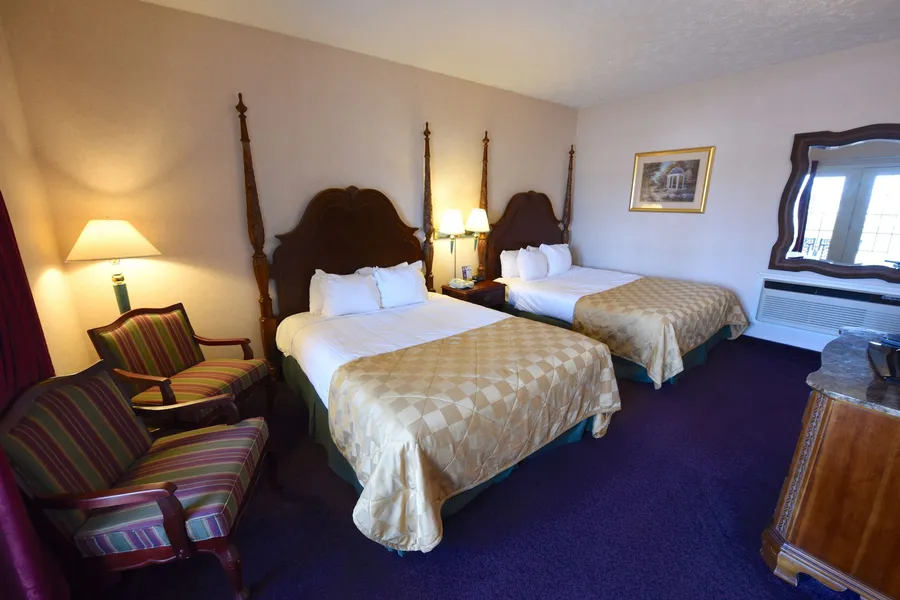 Clarion Hotel Mackinaw City Beachfront hotel detail image 6