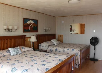 Clipper Shipp Beach Motel hotel thumbnail 3
