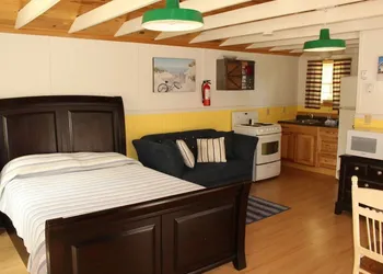 Clipper Shipp Beach Motel hotel thumbnail 4