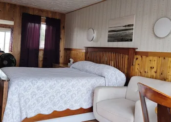 Clipper Shipp Beach Motel hotel thumbnail 5