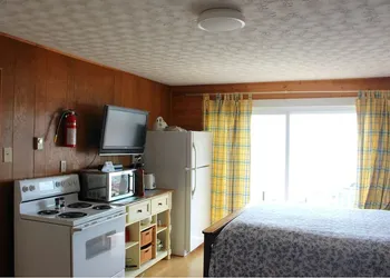 Clipper Shipp Beach Motel hotel thumbnail 6