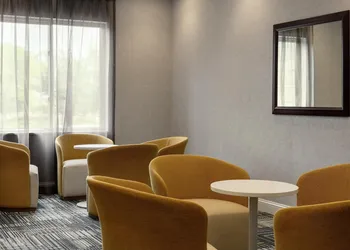 Homewood Suites by Hilton Burlington hotel thumbnail 3