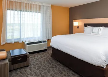 TownePlace Suites Detroit Commerce hotel thumbnail 5