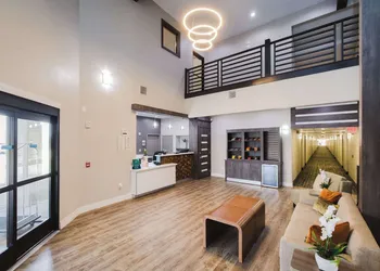 Quality Suites Houston Hobby Airport hotel thumbnail 2