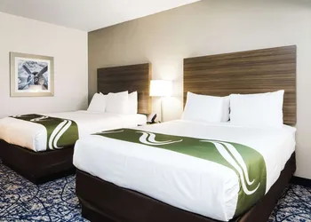 Quality Suites Houston Hobby Airport hotel thumbnail 7