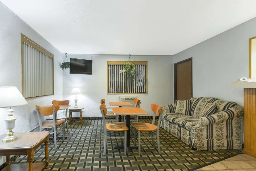 Super 8 by Wyndham Twinsburg/Cleveland Area hotel detail image 2