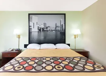 Super 8 by Wyndham Twinsburg/Cleveland Area hotel thumbnail 7