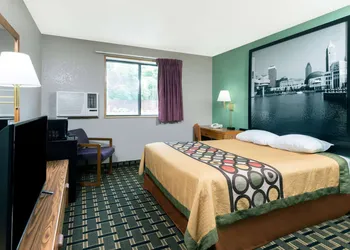 Super 8 by Wyndham Twinsburg/Cleveland Area hotel thumbnail 8